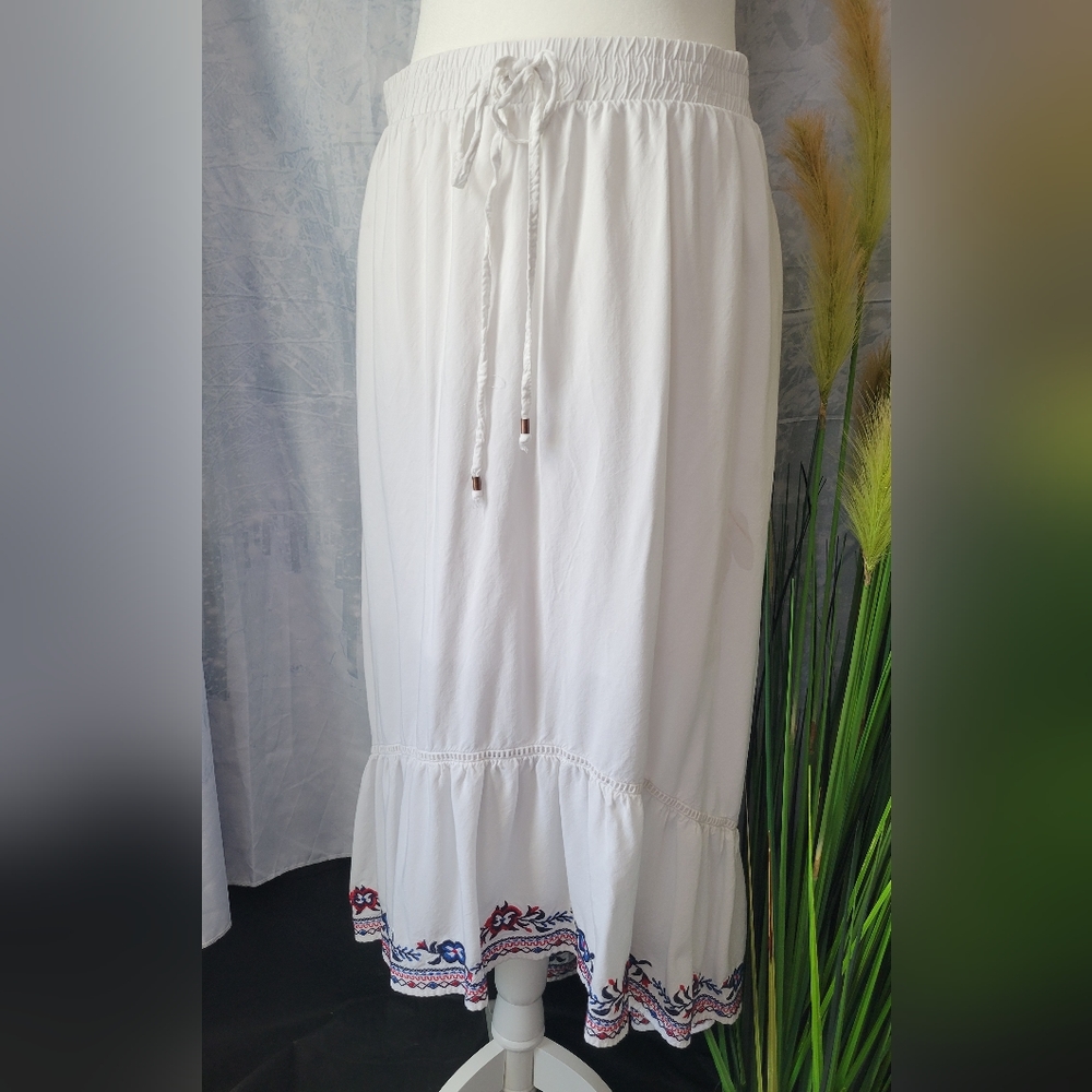 Time and Tru hi low skirt